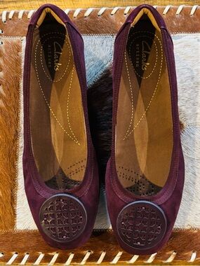 Clarks Artisan Suede Burgundy Cushioned Flats